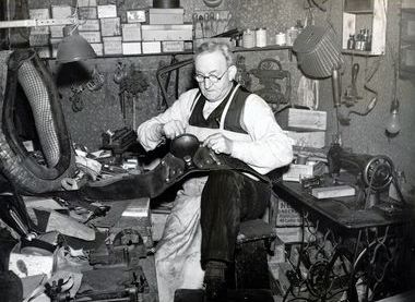 Saddler