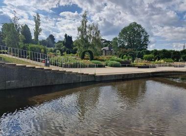 ©Alan Olive.  Jellicoe Water Gardens, Hemel Hempstead.