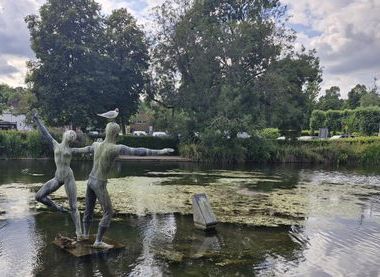 ©Alan Olive.  Jellicoe Water Gardens, Hemel Hempstead.