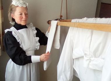Florence Housemaid - laundry day