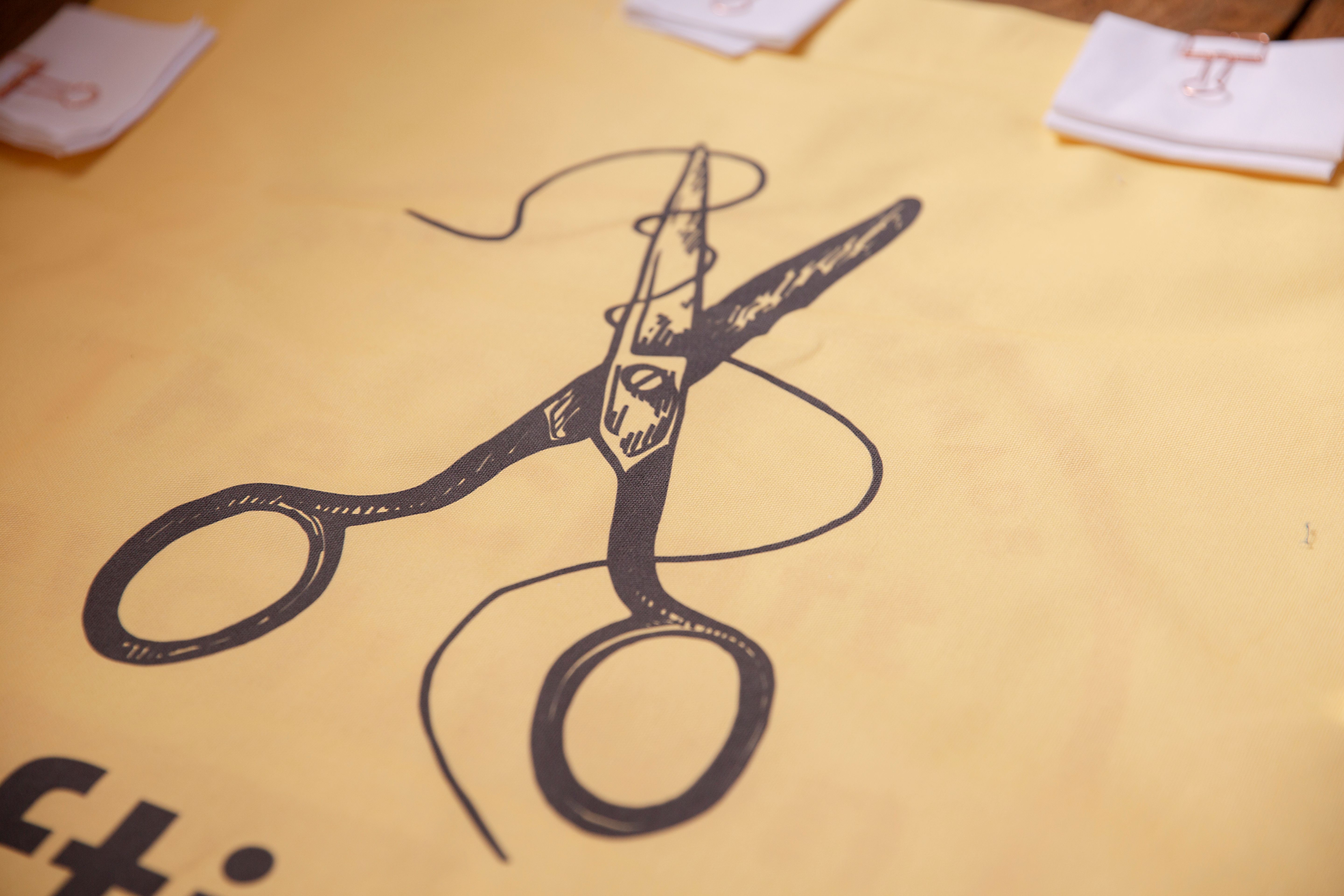 Illustration of embroidery scissors.