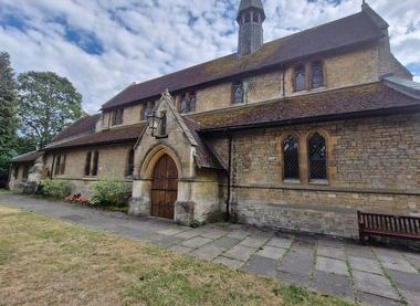 ©Alan Olive.  St John's Church Boxmoor