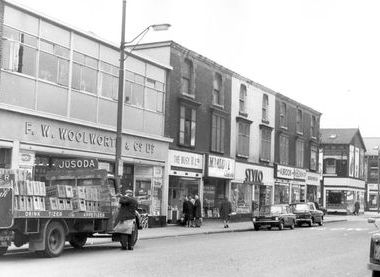 https://www.yorkshireeveningpost.co.uk/retro/rare-photos-take-you-back-to-burley-in-the-1960s-4681843