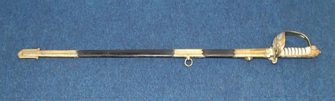 An image of a First Lieutenants dress sword.